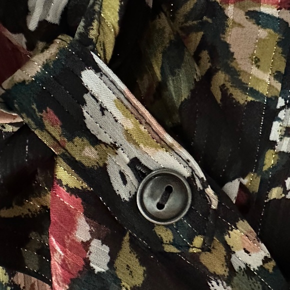 Maurices Women Long Sleeve Hi-Lo Black Gold Specks Red Floral Top Size M EUC - Picture 9 of 11